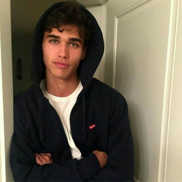 <em>Diego Hernandez C.</em>